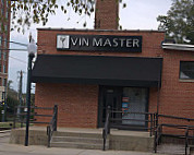 Vin Master outside