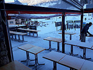 Le Snow Board Café food