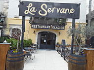 La Servane Restaurant Brocante outside