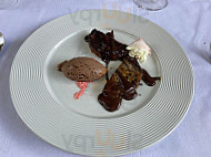 Le Clos Aux Roses food