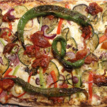 A La Fenêtre. Les Pizzas D'anna à Herm Comida