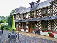 Le Relais Des Fauveries outside