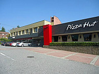 Pizza Hut outside