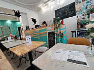 Maparenthèse Coffee Shop inside