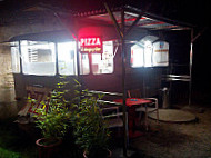 Luccachia pizza inside
