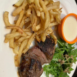 Le Poisson Rouge Dentro