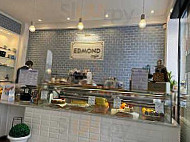 Edmond Cafe outside