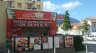 Pizza Della Casa outside