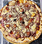 Pizza La Traversienne food