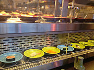 Oyisi Running Sushi Wok food