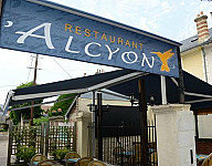 L'Alcyon outside