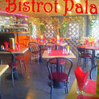 Le Bistrot Palace outside