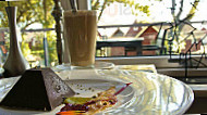 Kraes Cafe Butik food