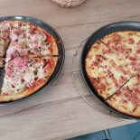 Champenoux Pizzas (distributeur Pizzas) Comida