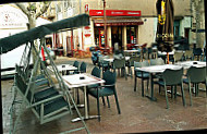 CAFE DE LA GRILLE inside