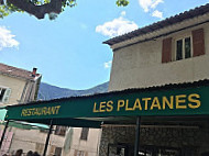 Cafe Des Platanes inside