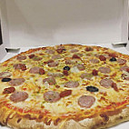 Pizza Des Collines Du Garlaban food