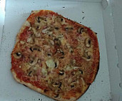 Pizzas La Valdainoise food