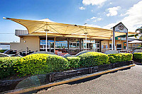 Sunnybank Hotel outside