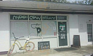 Moo Cow Ice Cream outside