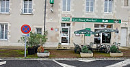 Hotel Brasserie Des Deux Porches outside