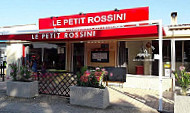 Le Petit Rossini outside