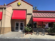 Carl's Jr. outside