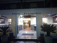Dom Franguito inside