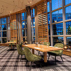 Mountain Hub Gourmet (im Hilton Munich Airport) inside