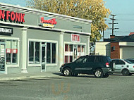 Yummie Pho outside