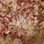 Le Pizzaiolo Le Camion Pizza De La Region De Cailly food