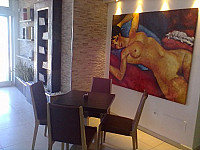 Cafe Modigliani inside