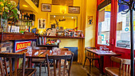 Savannah Café inside