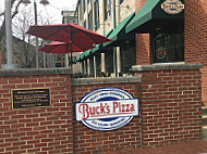 Buck's Pizza outside