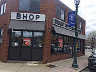 Braintree House Of Pizza outside
