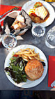 Supr'm Cafe food