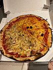 Pizza Saint Roch food