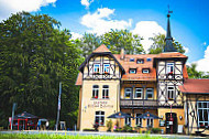 Hotel Schloss Hubertus Restaurant outside
