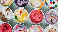 Bloomberry Frozen Yogurt food