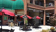 Howard's On Main inside