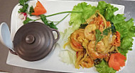 Le Saigon Des Lys food