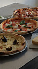 Au Four à Pizza Chausson, Vin Et Pizza Italienne à Emporter, Saint-maur-des-fossés food