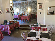 Café Du Luberon Dentro