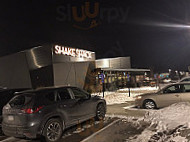 Shake Shack Southdale outside