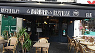 Le Barbier De Bastille inside