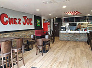 Chez Joe Pizza&burger inside