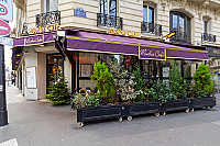 Mucha Café outside