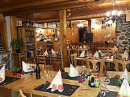 Cafe-restaurant de la Couronne food