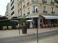 Cafe de la Mairie outside