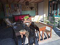 L'Ecole Buissonniere, Cafe des Arts inside